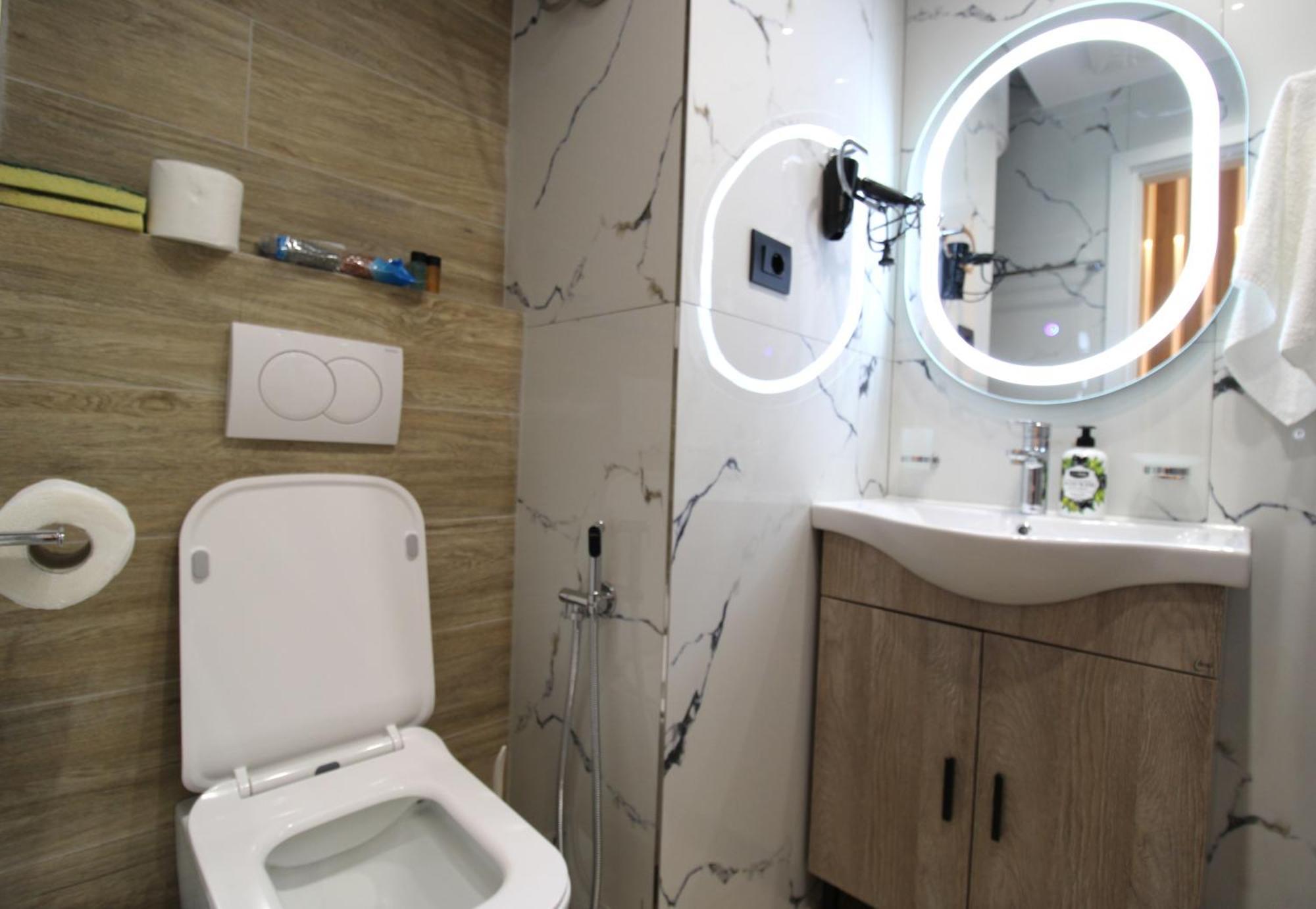 Reni Risi Deluxe Sarande